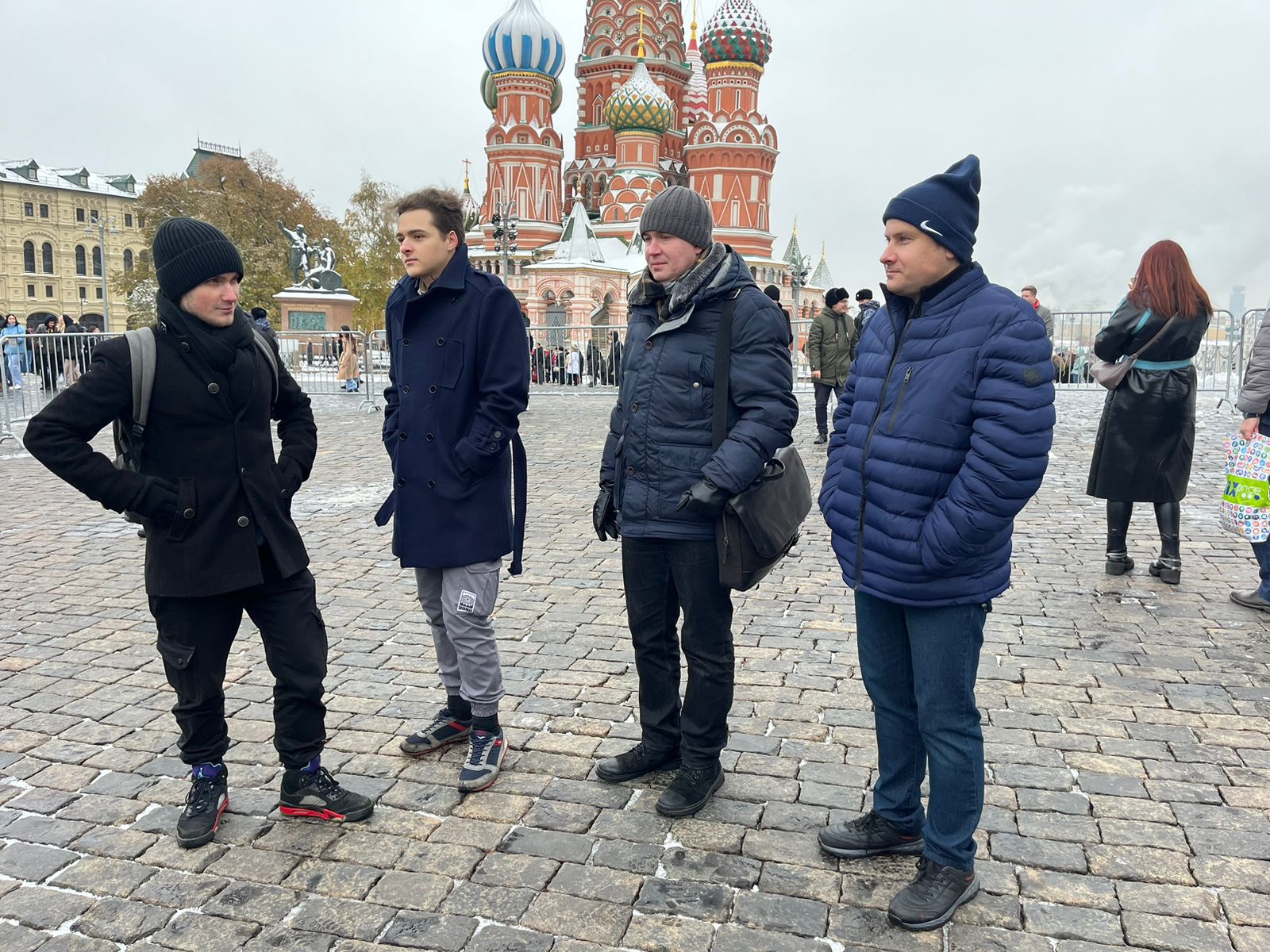 Слава Ленинскому Комсомолу!