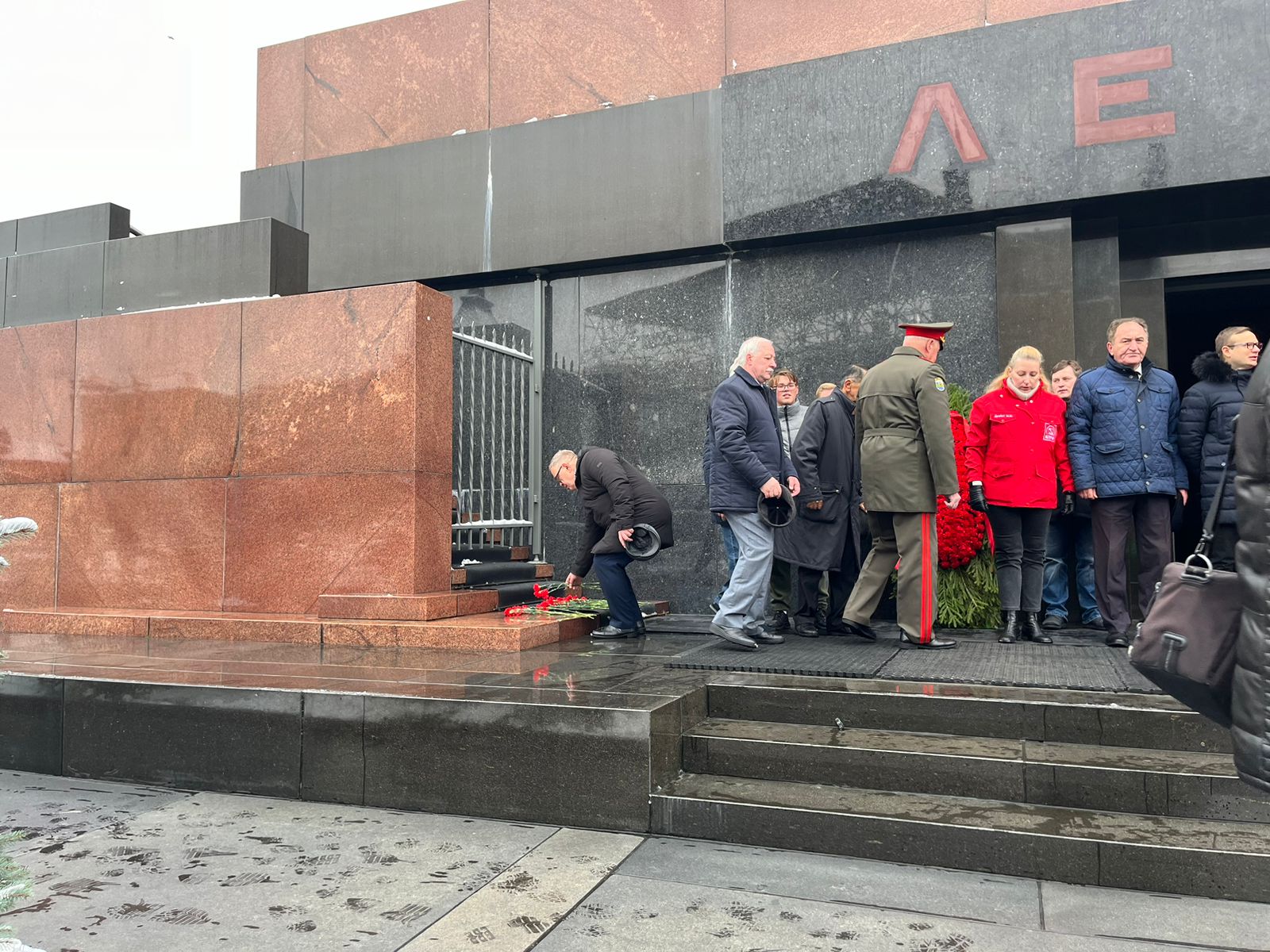 Слава Ленинскому Комсомолу!