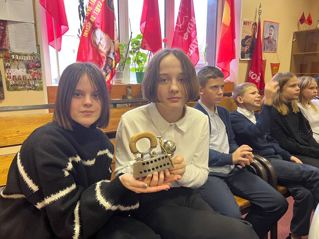 Рузские коммунисты провели открытый урок для школьников в городском комитете партии