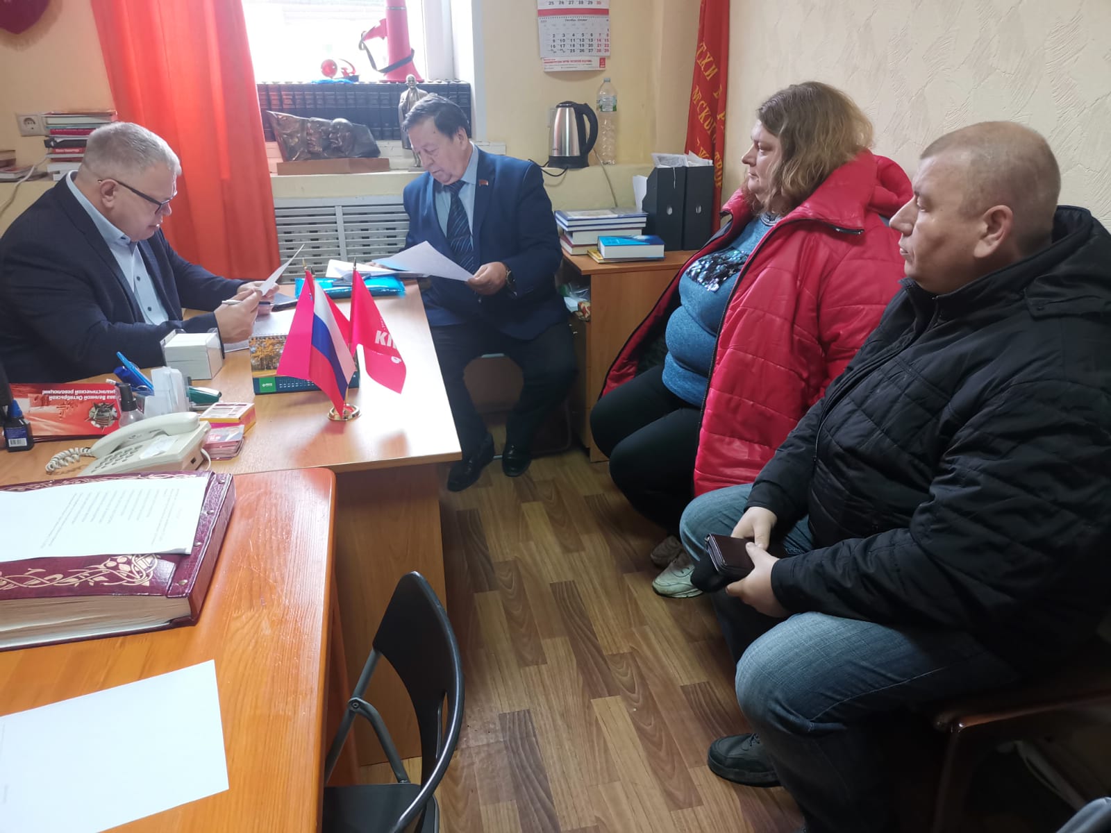Руководитель фракции КПРФ в Московской областной Думе Александр Наумов провел прием граждан в Кашире