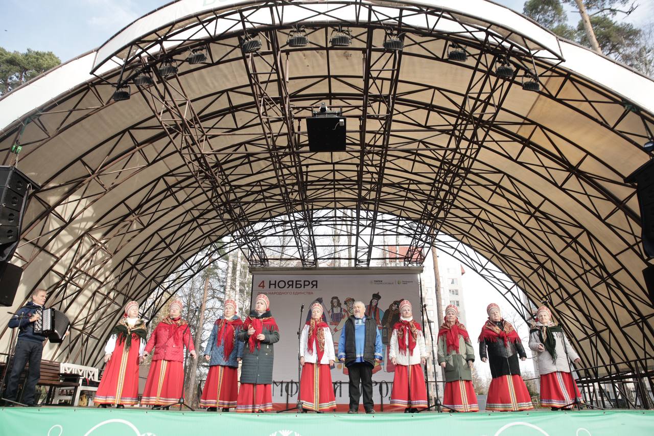 Депутат Мособлдумы Марк Черемисов с приветственным словом открыл праздничный концерте в честь Дня народного единства в Богородском г.о.