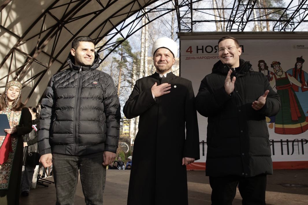 Депутат Мособлдумы Марк Черемисов с приветственным словом открыл праздничный концерте в честь Дня народного единства в Богородском г.о.