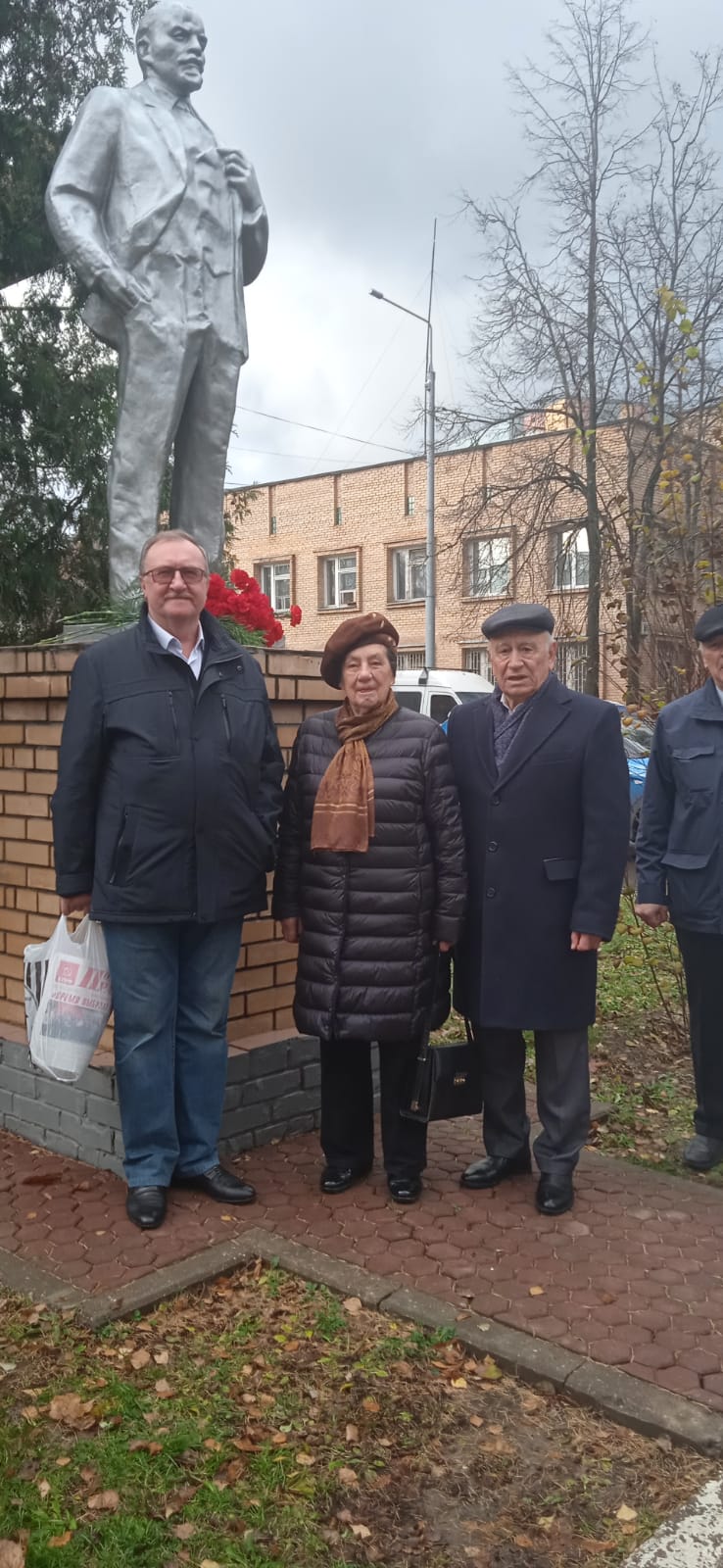 Слава свершениям Великого Октября!