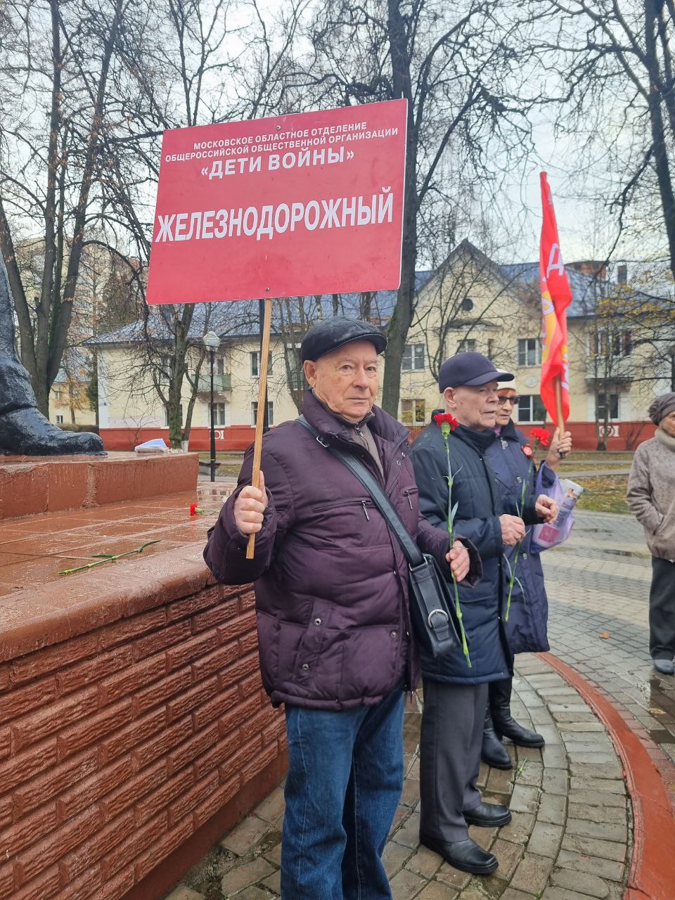 Слава свершениям Великого Октября!