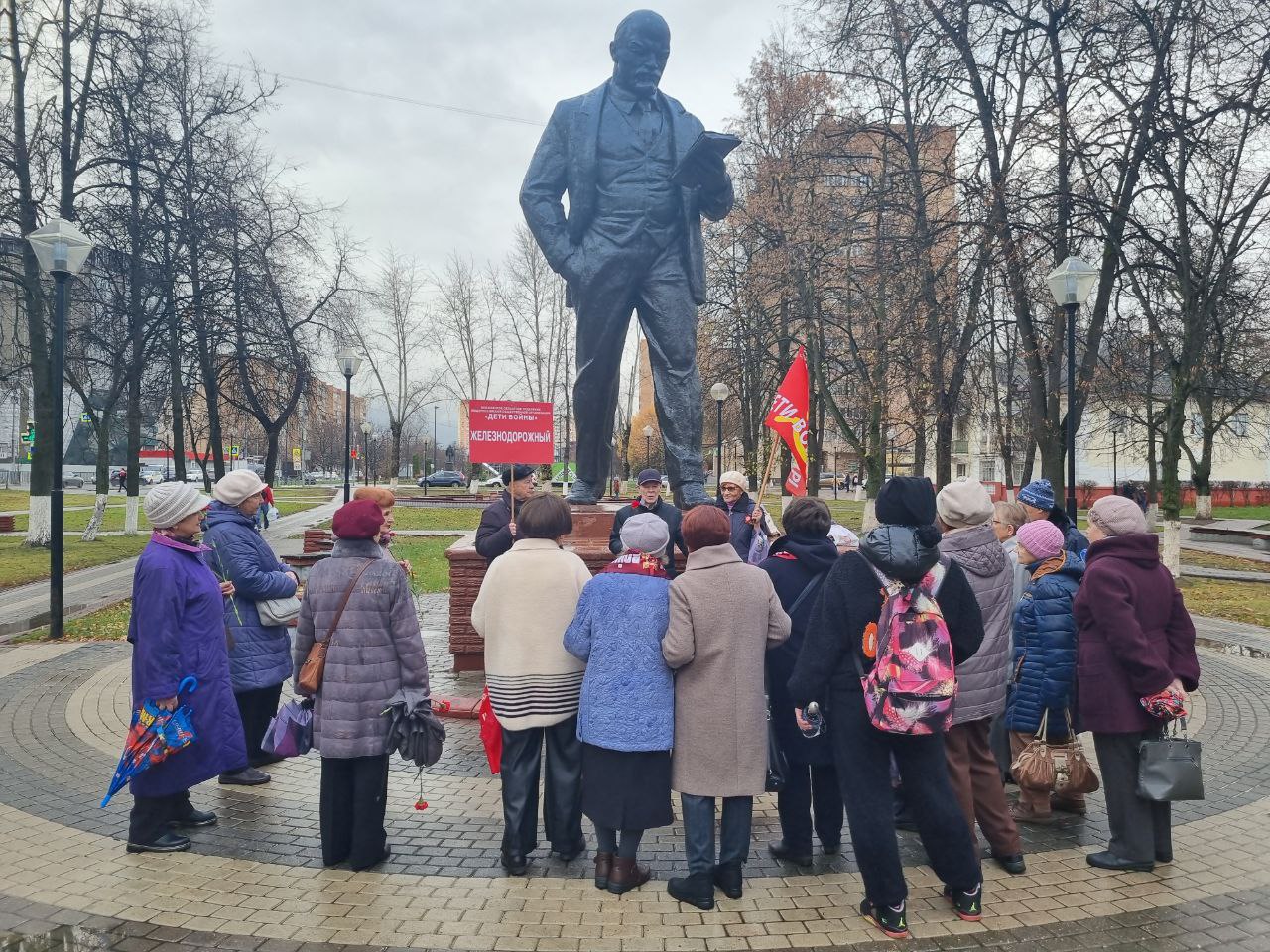Слава свершениям Великого Октября!