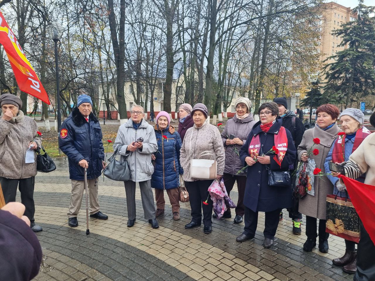 Слава свершениям Великого Октября!