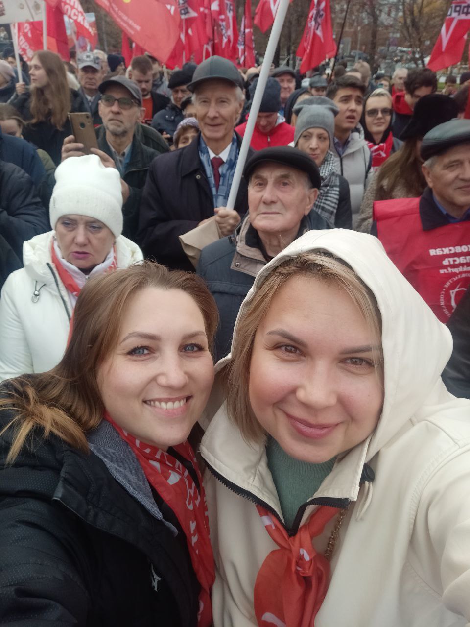 Слава свершениям Великого Октября!