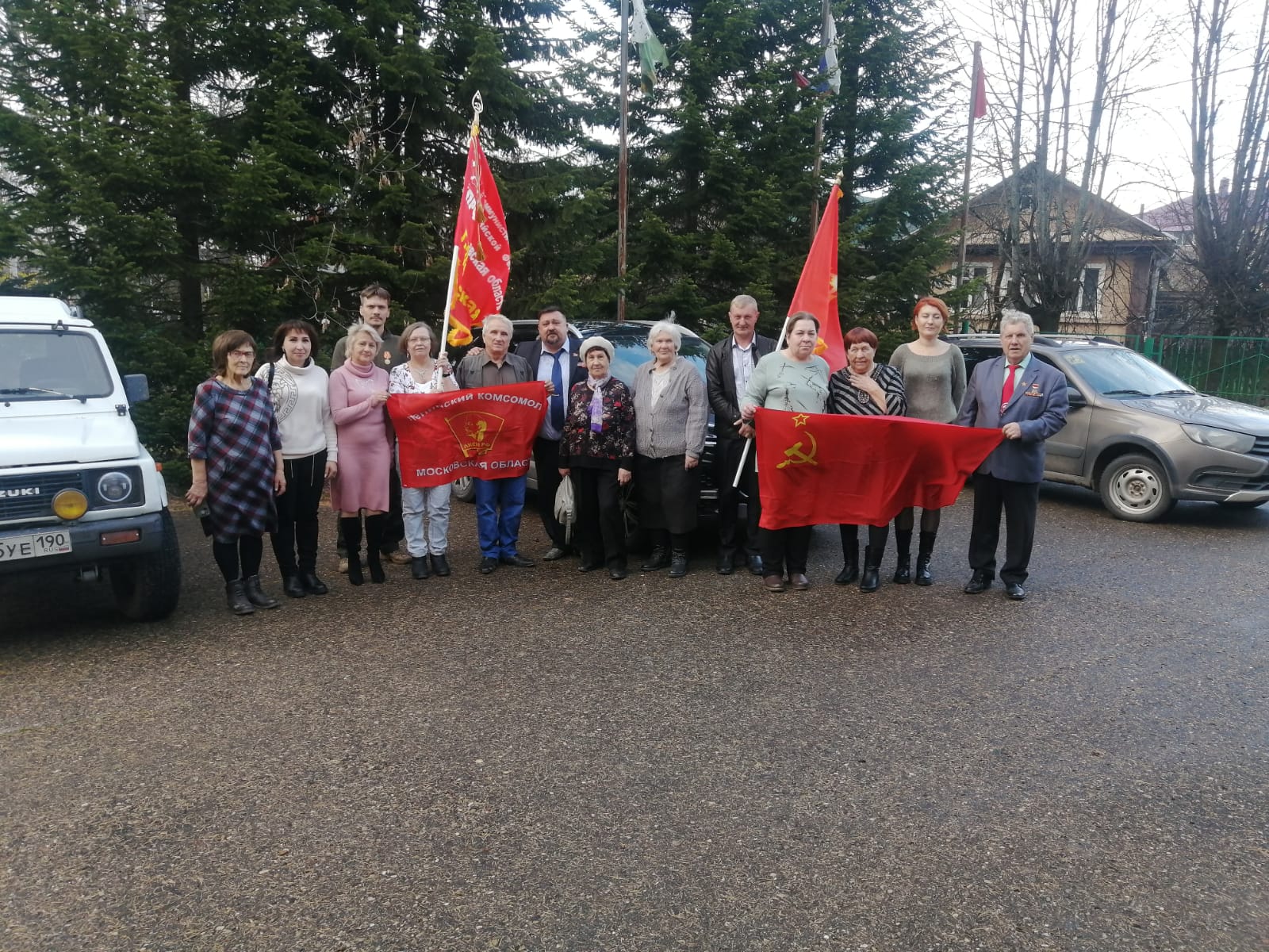 Революционный держим шаг!