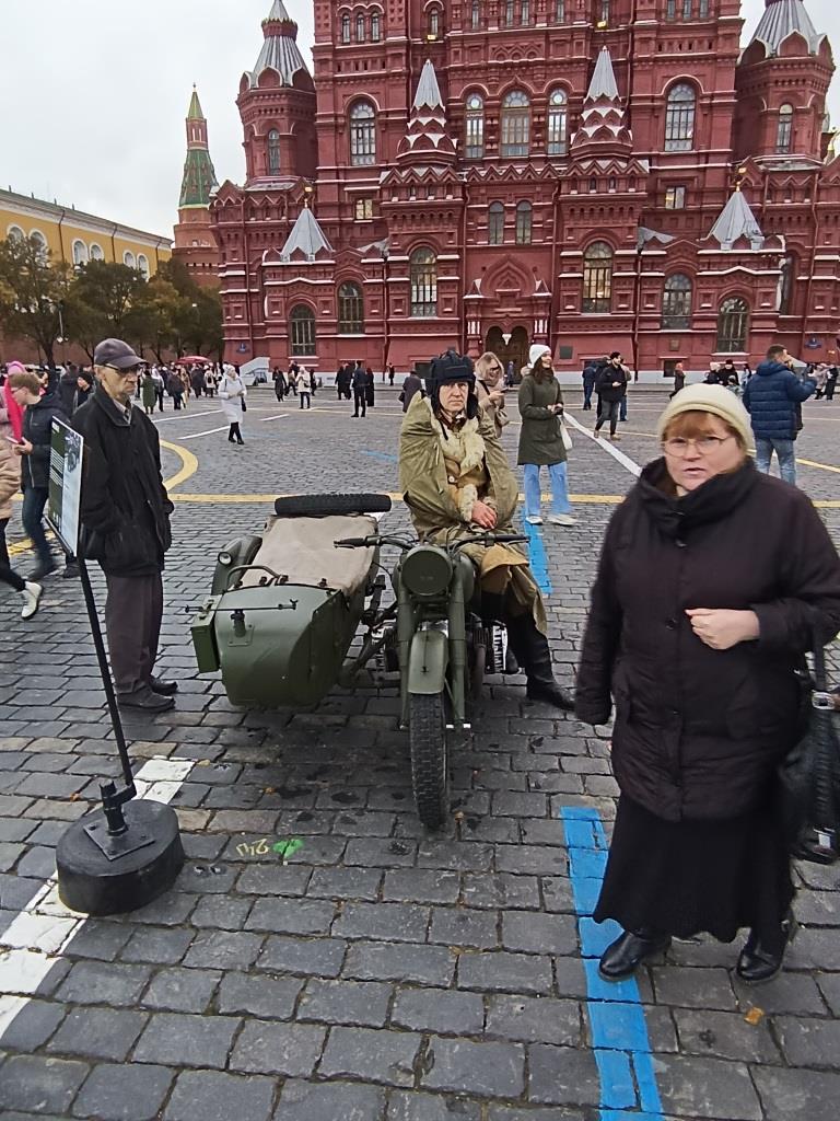 Слава Великому Октябрю!