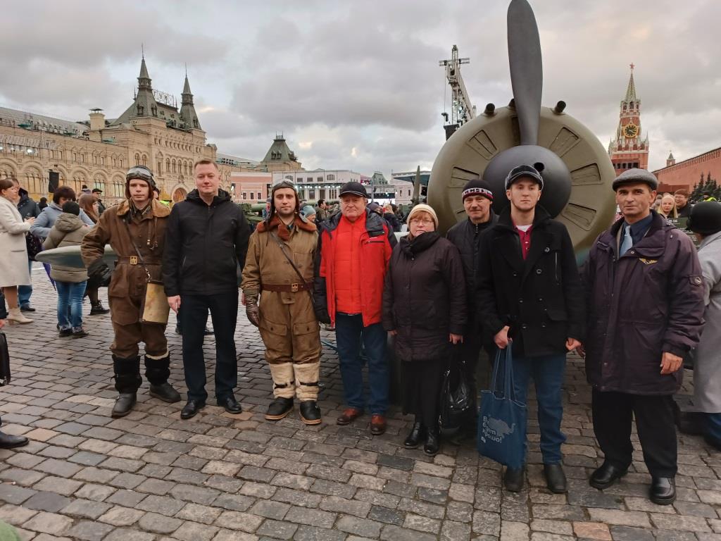 Слава Великому Октябрю!