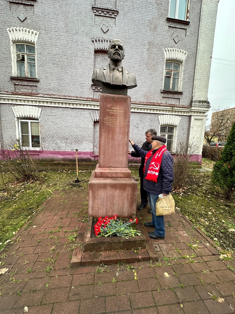 Раменские коммунисты, под руководством первого секретаря Раменского ГК КПРФ Олега Емельянова, отметили 106-ю годовщину Великого Октября