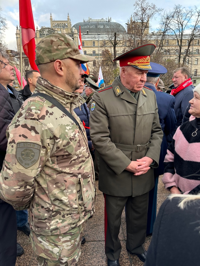 Раменские коммунисты, под руководством первого секретаря Раменского ГК КПРФ Олега Емельянова, отметили 106-ю годовщину Великого Октября
