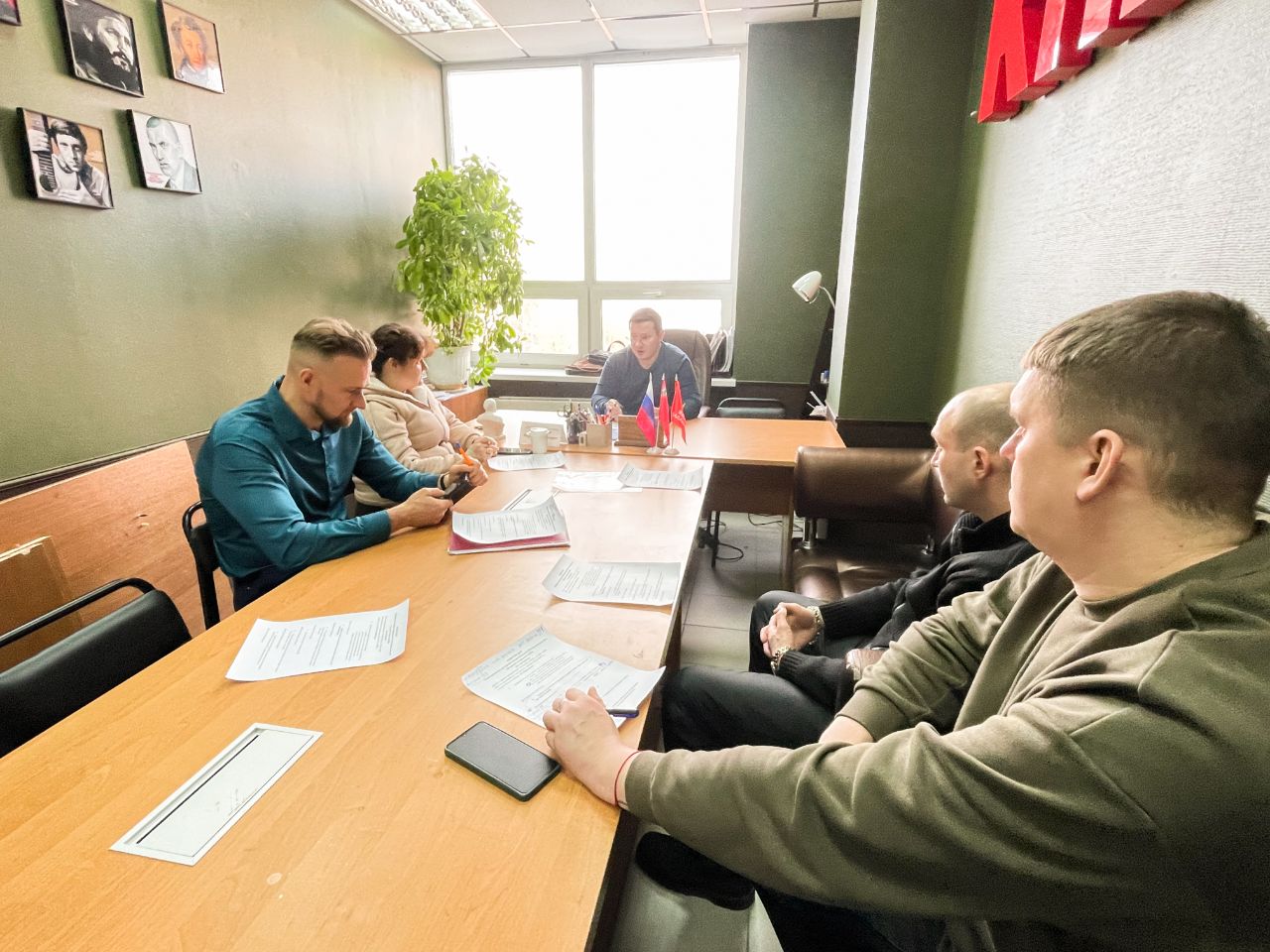 Секретарь Балашихинского ГК КПРФ, депутат Мособлдумы Марк Черемисов провёл еженедельное заседание представителей ППО Балашихинского ГК КПРФ