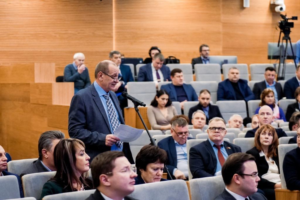 Руководитель фракции КПРФ в Мособлдуме Александр Наумов принял участие в обсуждении путей улучшения работы общественного транспорта в Подмосковье