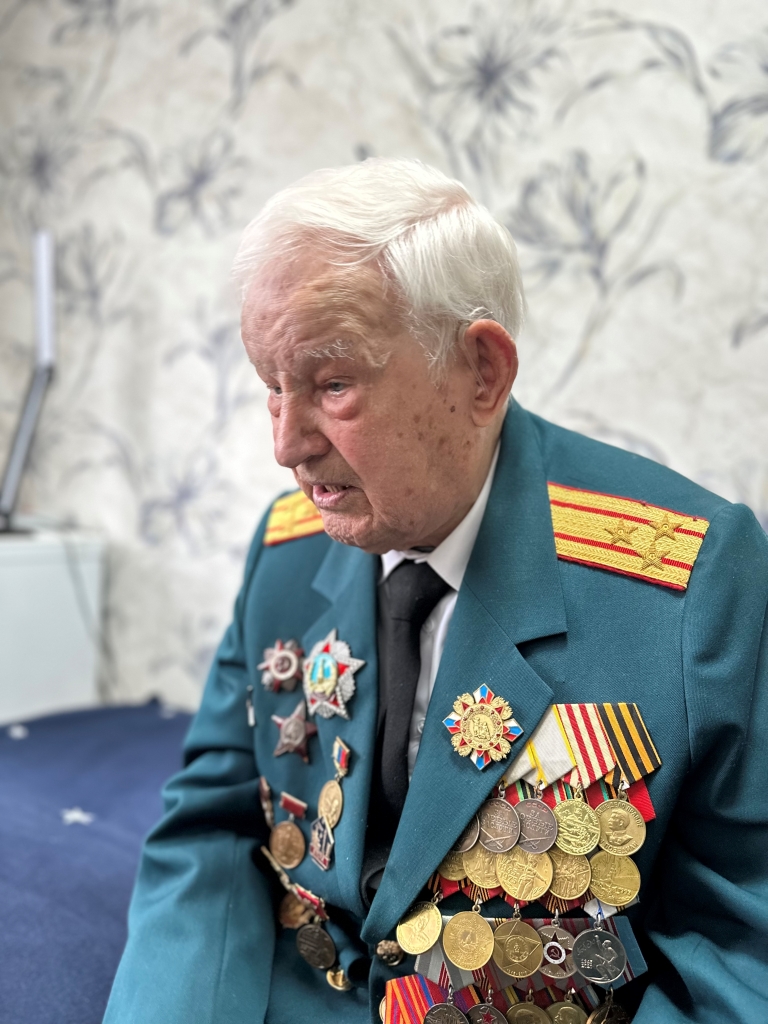 Депутат Совета депутатов г.о. Королёв, первый секретарь Королёвского ГК КПРФ Светлана Петрова встретилась с ветераном Великой Отечественной войны Николаем Николаевичем Багаевым в преддверии его 105-летия