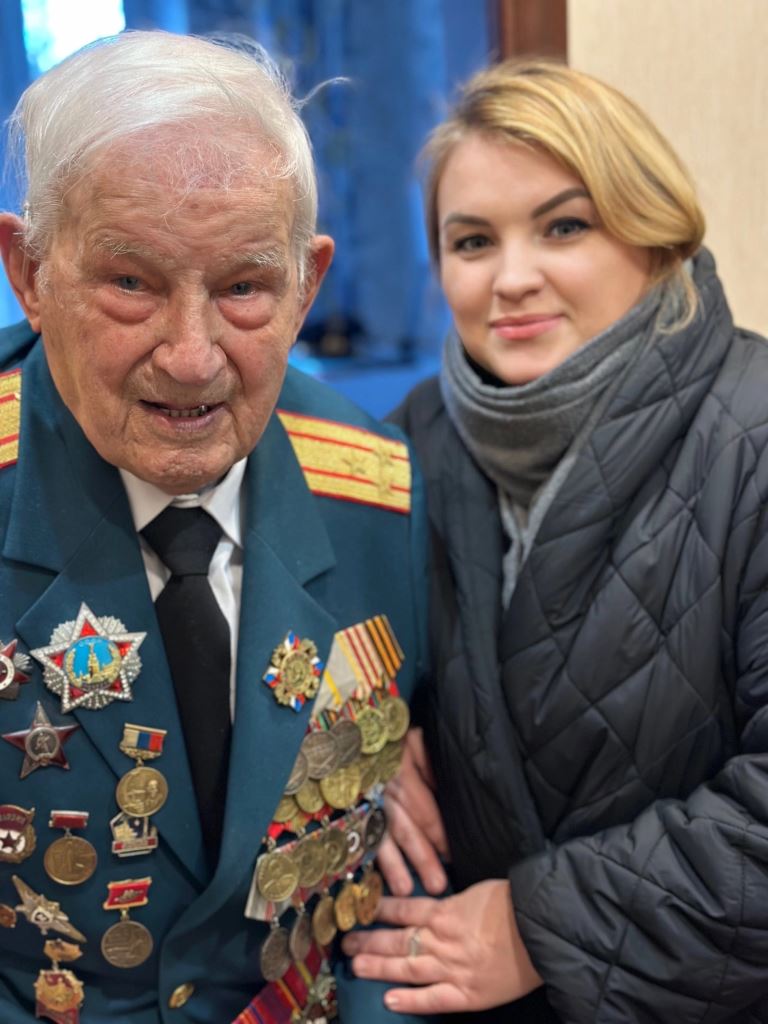 Депутат Совета депутатов г.о. Королёв, первый секретарь Королёвского ГК КПРФ Светлана Петрова встретилась с ветераном Великой Отечественной войны Николаем Николаевичем Багаевым в преддверии его 105-летия