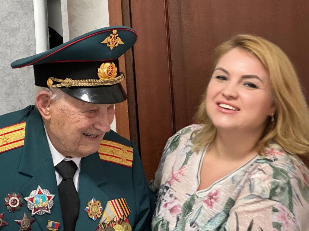 Депутат Совета депутатов г.о. Королёв, первый секретарь Королёвского ГК КПРФ Светлана Петрова встретилась с ветераном Великой Отечественной войны Николаем Николаевичем Багаевым в преддверии его 105-летия