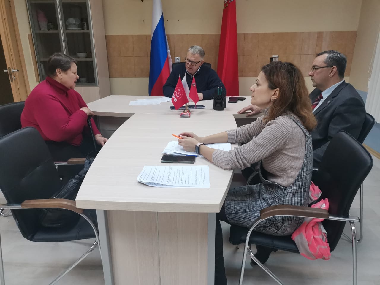 Руководитель фракции КПРФ в Мособлдуме Александр Наумов провел прием граждан в Ступине