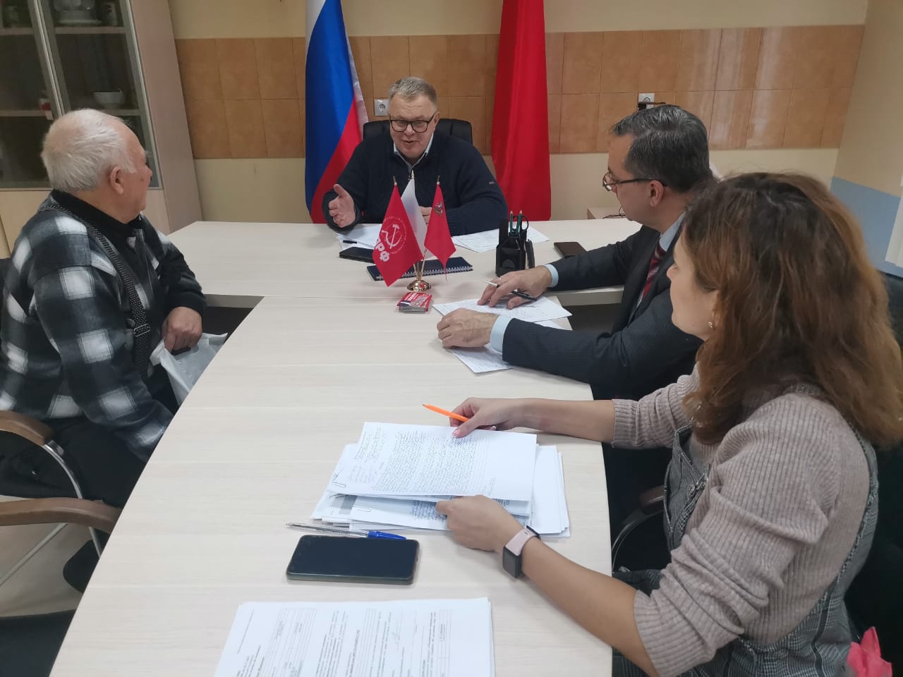 Руководитель фракции КПРФ в Мособлдуме Александр Наумов провел прием граждан в Ступине