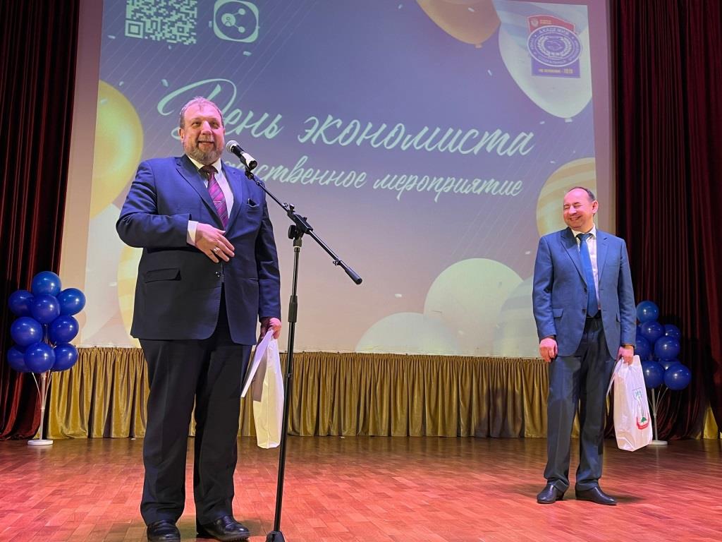 Первый секретарь Щёлковского ГК КПРФ, депутат Мособлдумы Елена Мокринская приняла участие в праздновании Дня экономиста