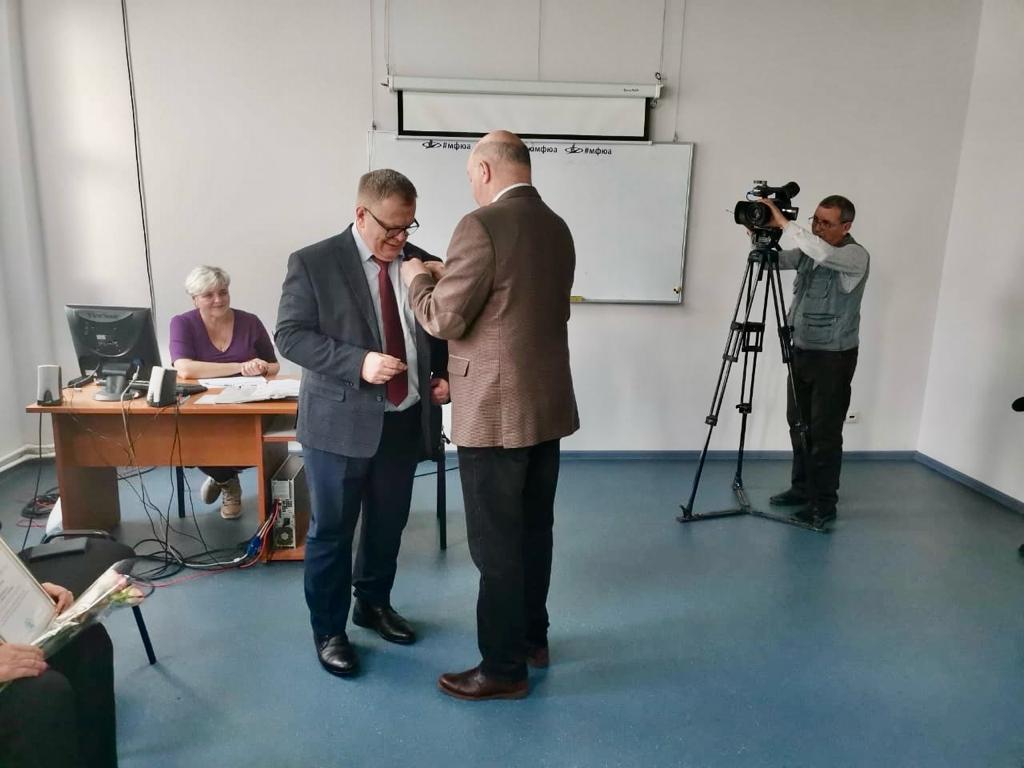 Руководитель фракции КПРФ Александр Наумов поздравил преподавателей и студентов Ступинского филиала МФЮА с юбилеем
