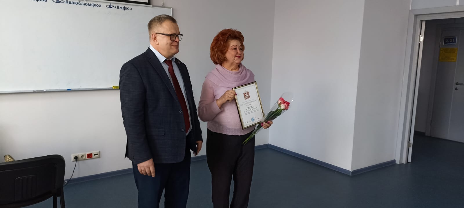 Руководитель фракции КПРФ Александр Наумов поздравил преподавателей и студентов Ступинского филиала МФЮА с юбилеем