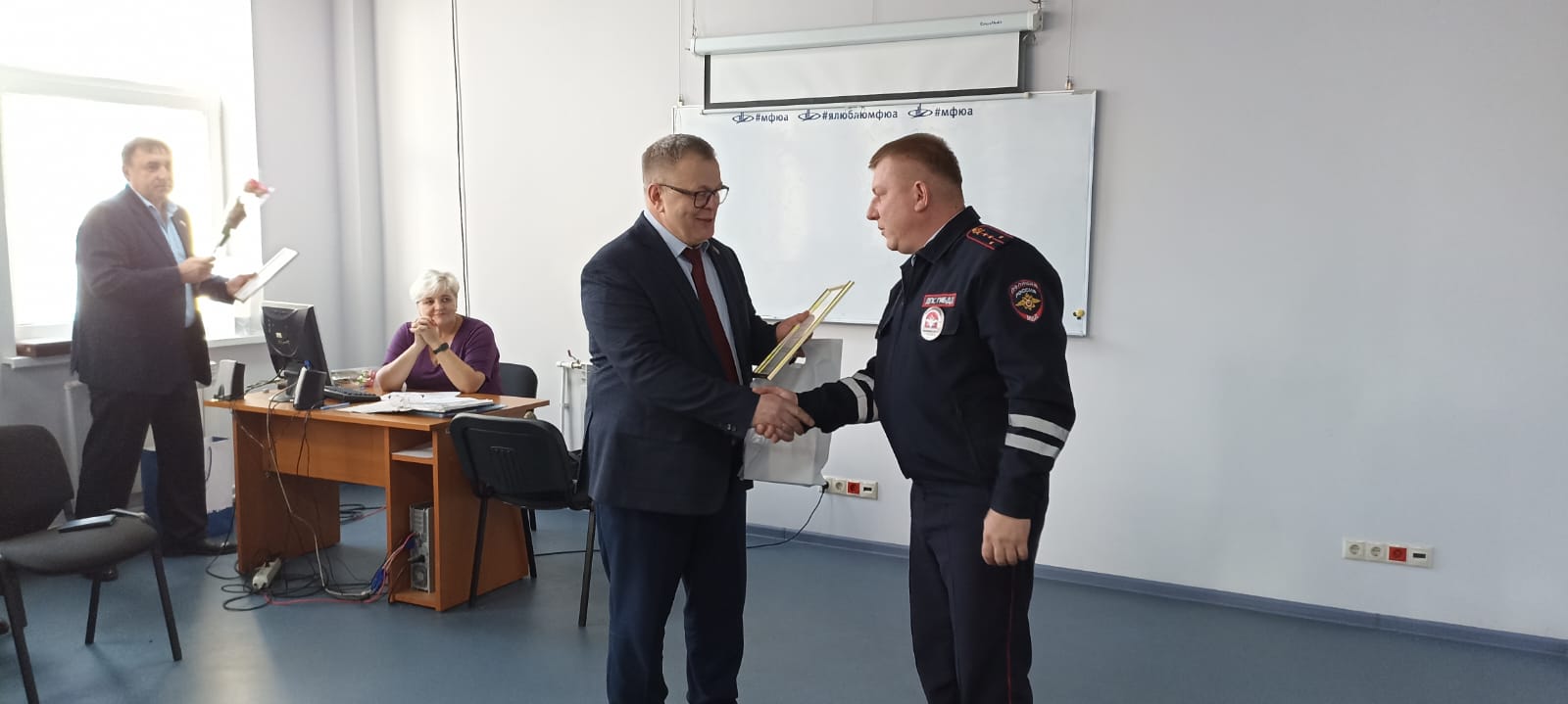 Руководитель фракции КПРФ Александр Наумов поздравил преподавателей и студентов Ступинского филиала МФЮА с юбилеем