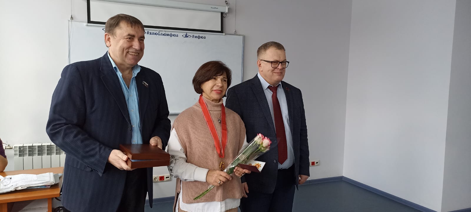Руководитель фракции КПРФ Александр Наумов поздравил преподавателей и студентов Ступинского филиала МФЮА с юбилеем