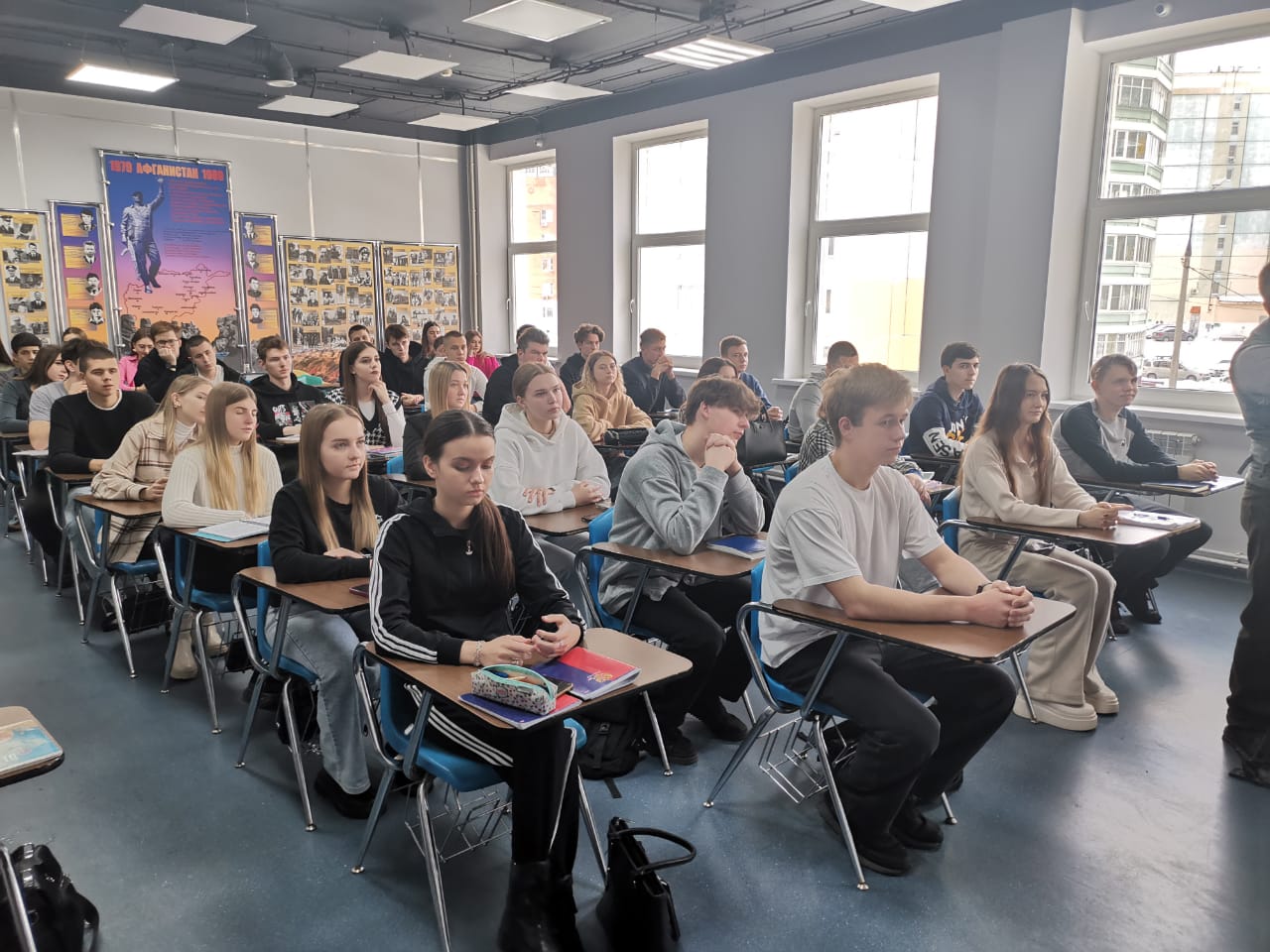 Руководитель фракции КПРФ Александр Наумов поздравил преподавателей и студентов Ступинского филиала МФЮА с юбилеем