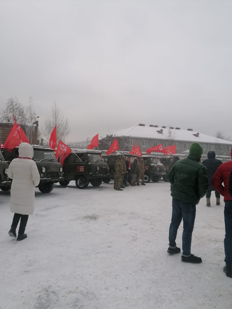 Коммунисты продолжают поддерживать жителей Новороссии!