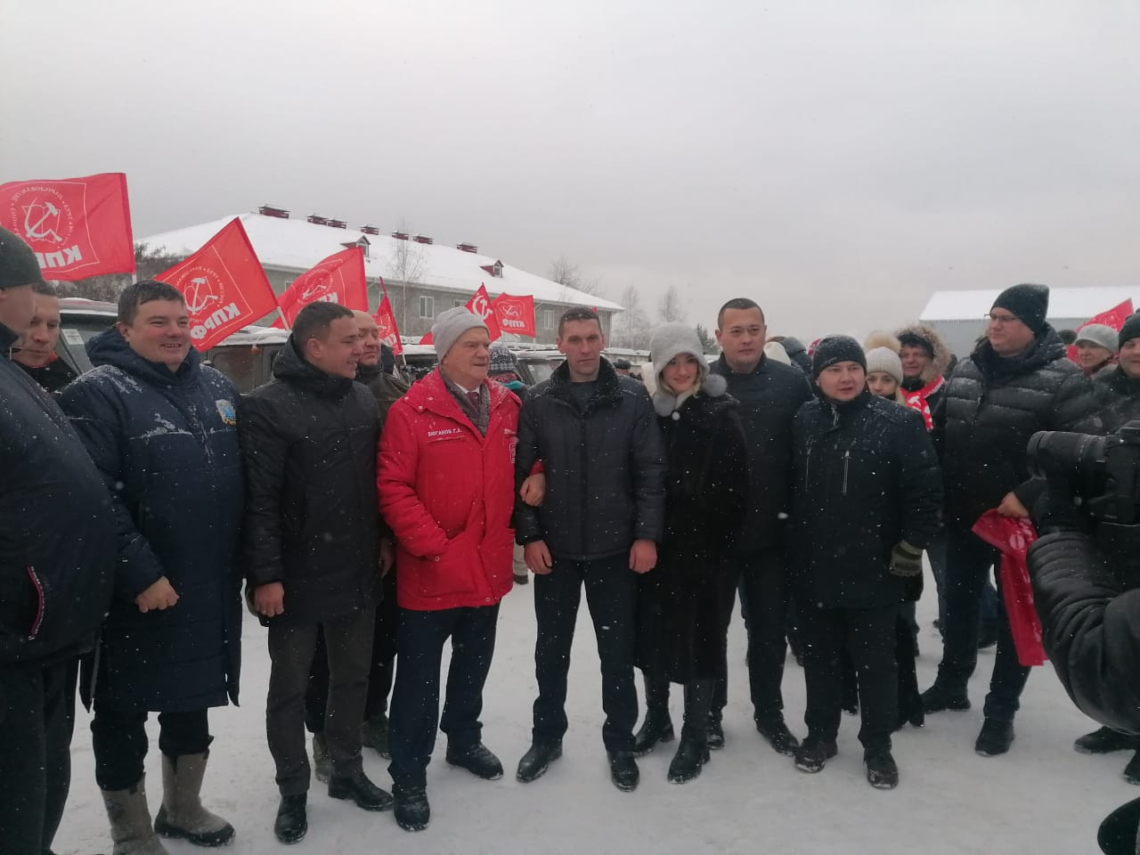 Коммунисты продолжают поддерживать жителей Новороссии!