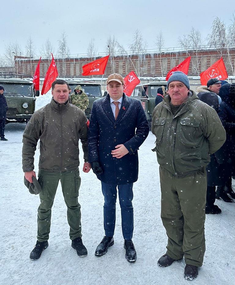 Депутат-коммунист Лобненского Горсовета Даниил Рендаков передал благодарность от детей лидеру КПРФ Г.А. Зюганову