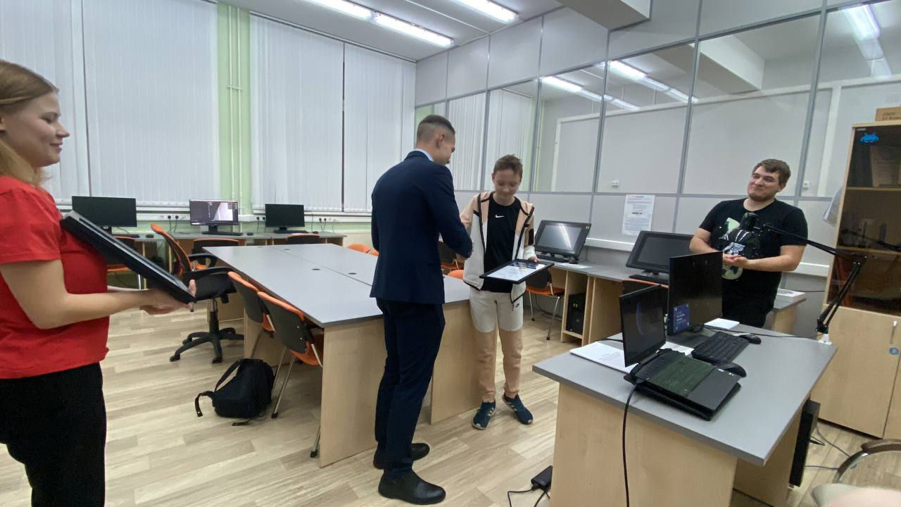 Комсомольцы вручили призы победителям всероссийского конкурса #ОткрытыйКосмос:3D в Королёве