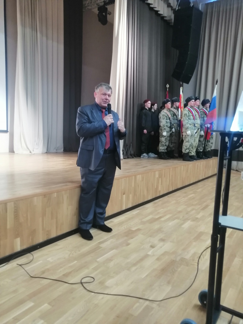 Депутат-коммунист Мособлдумы Олег Емельянов посетил школу № 35 в г. Раменском