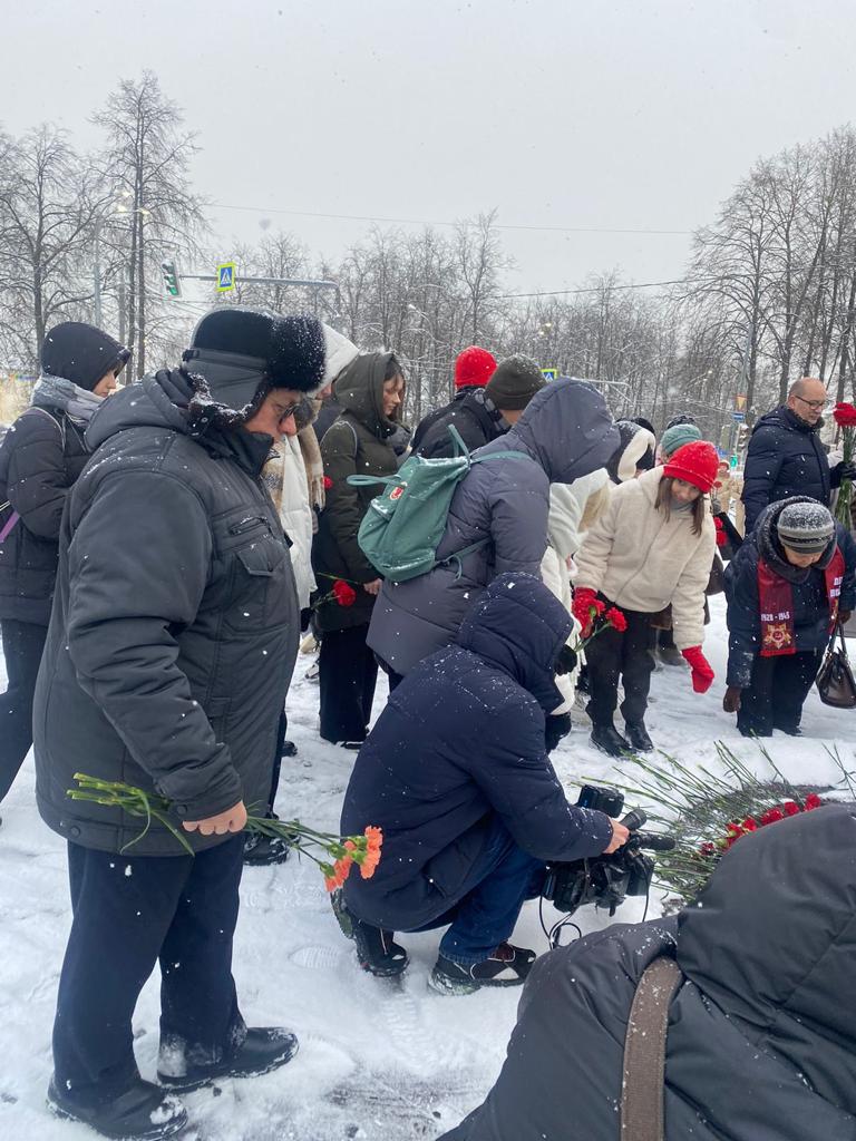 Клинские коммунисты отметили 82-летие города Клина от немецко-фашистских захватчиков