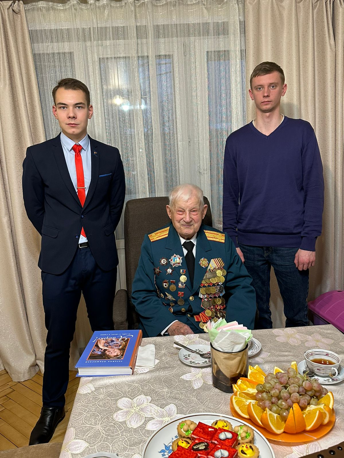 Комсомольцы Подмосковья поздравили ветерана с 105-летним юбилеем