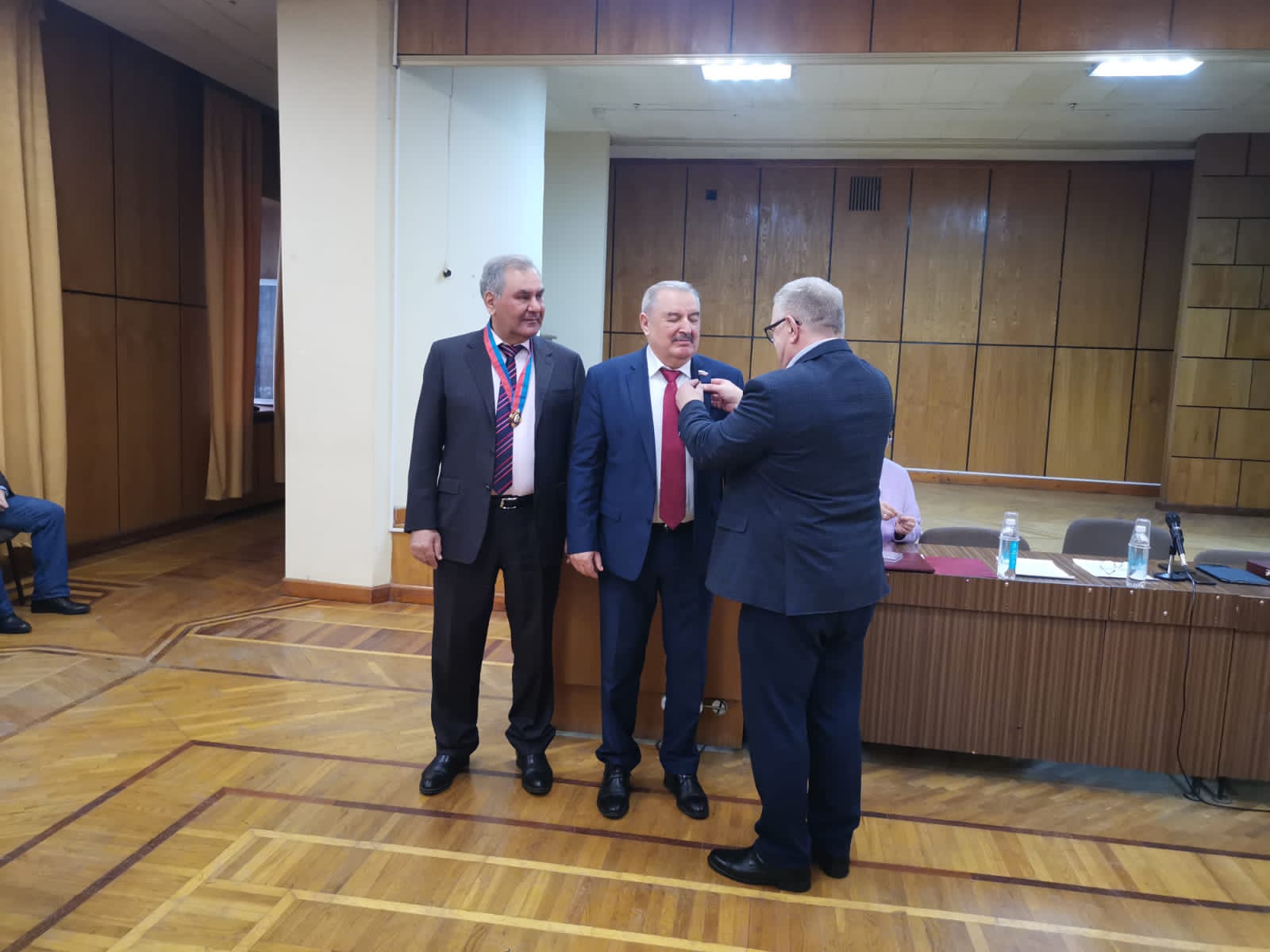 Руководитель фракции КПРФ в Мособлдуме Александр Наумов поздравил коллектив ФНЦ садоводства и питомниководства