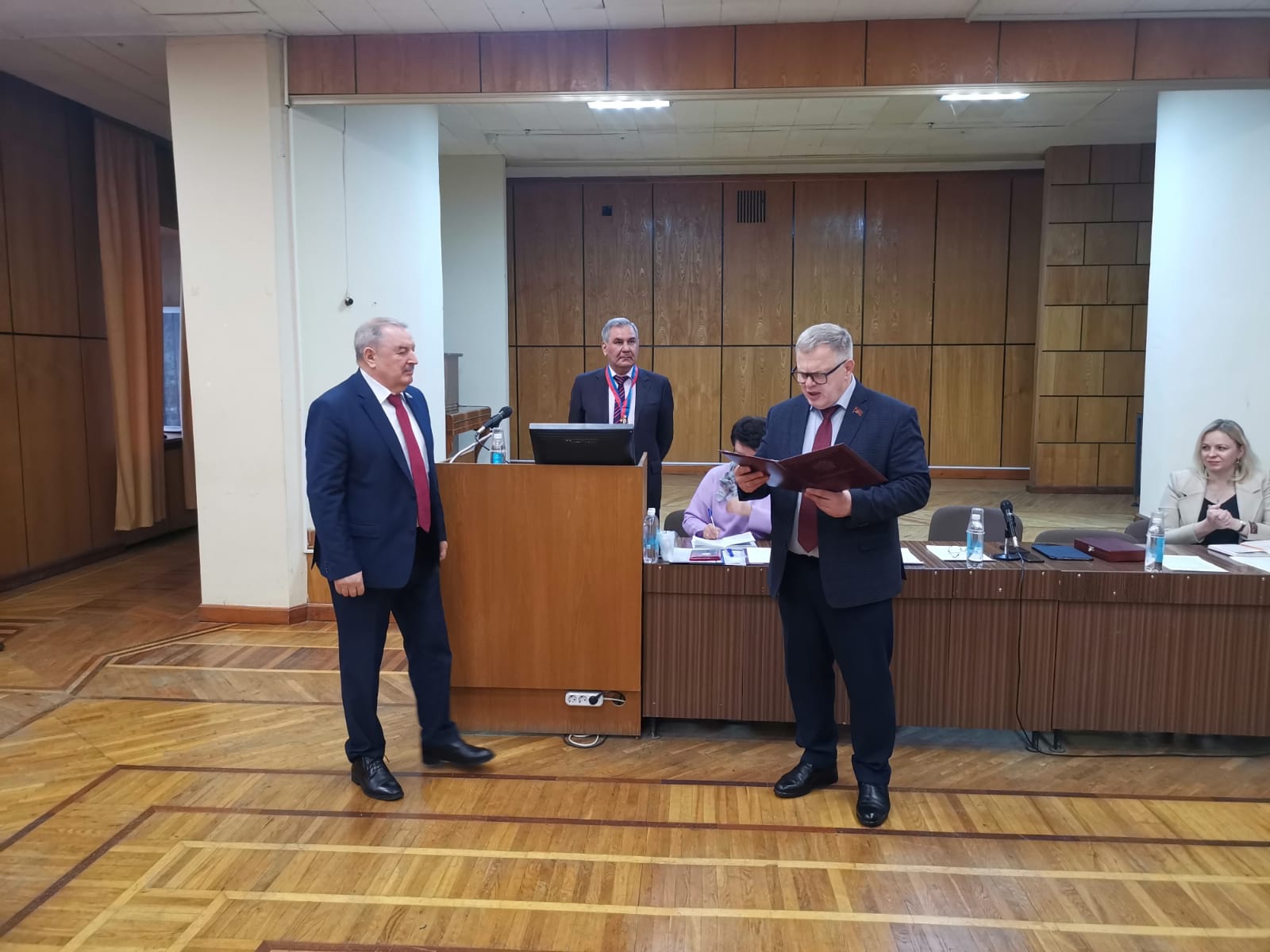 Руководитель фракции КПРФ в Мособлдуме Александр Наумов поздравил коллектив ФНЦ садоводства и питомниководства