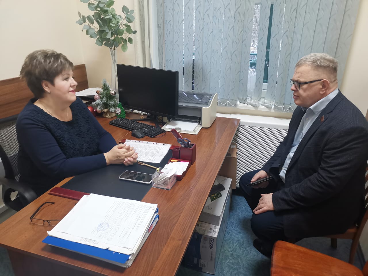 Руководитель фракции КПРФ в Мособлдуме Александр Наумов поздравил с Новым годом детей реабилитационного центра «Домодедовский»