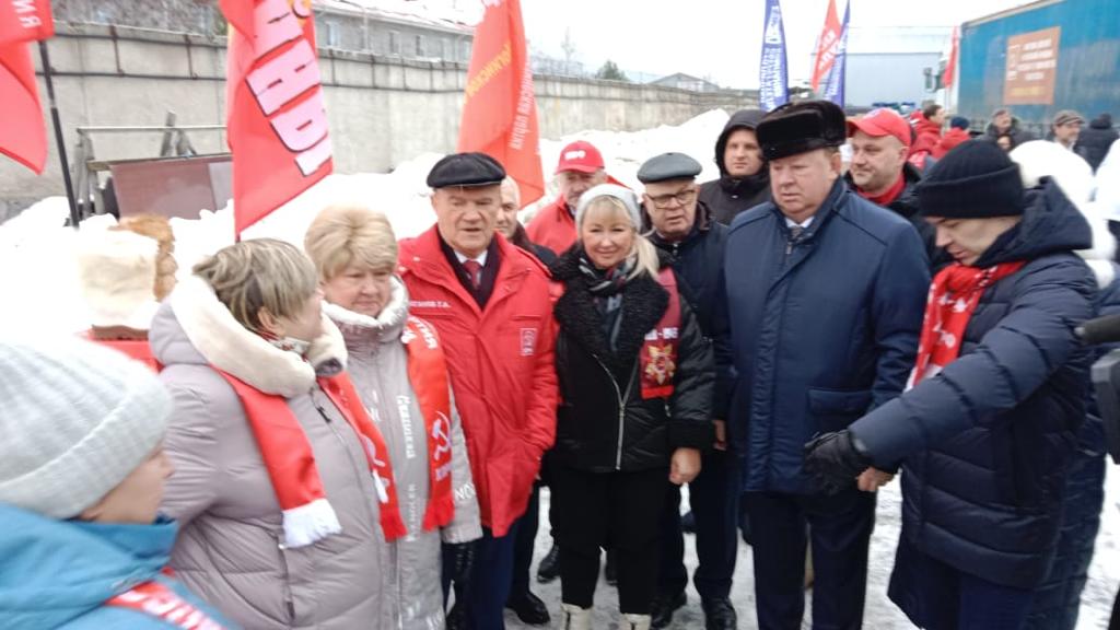 Волоколамские коммунисты приняли участие в отправке гуманитарного конвоя