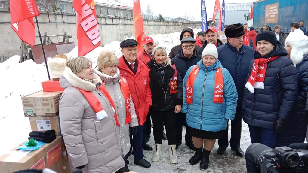 Волоколамские коммунисты приняли участие в отправке гуманитарного конвоя