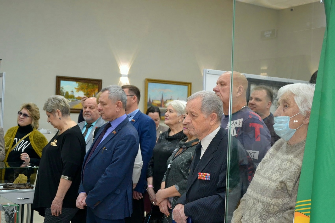 Озёрские коммунисты поздравили сотрудников Краеведческого музея имени А.П. Дорониной