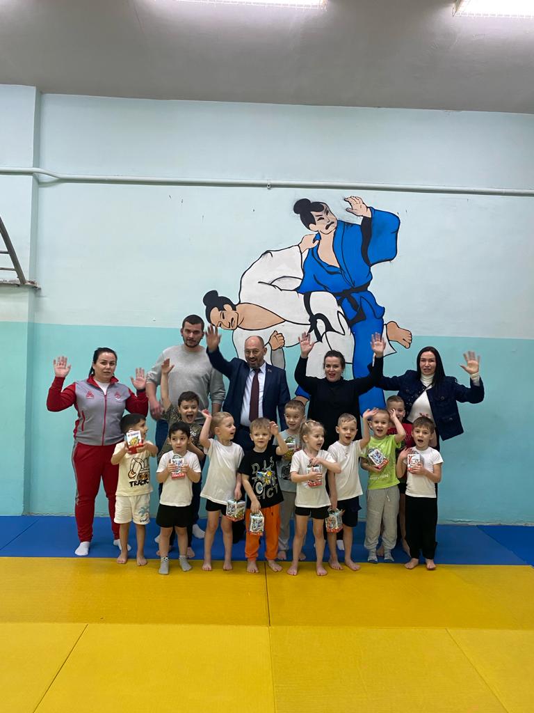 Лобненские коммунисты поздравляют с Новым годом