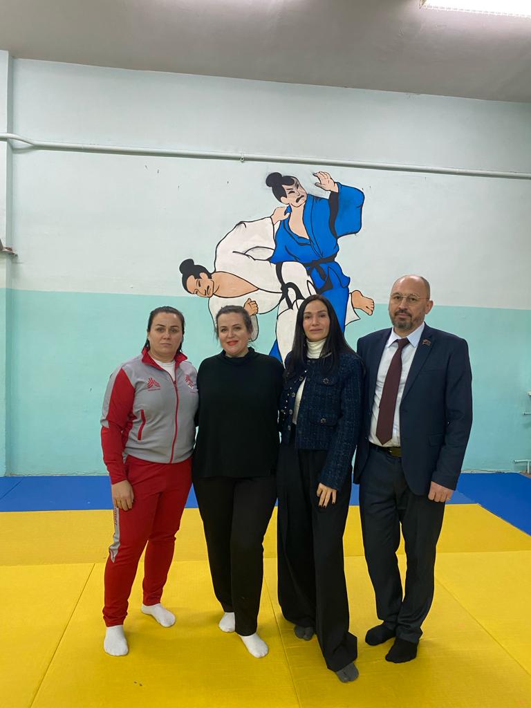 Лобненские коммунисты поздравляют с Новым годом