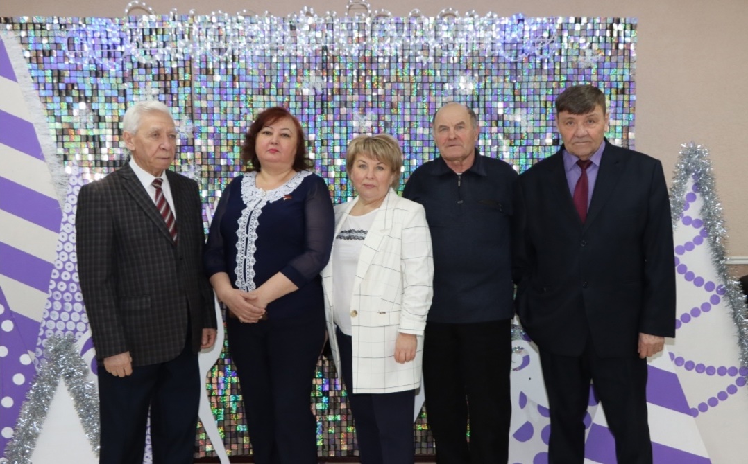 Депутат-коммунист Светлана Хабипова поздравила лотошинцев с Новым годом