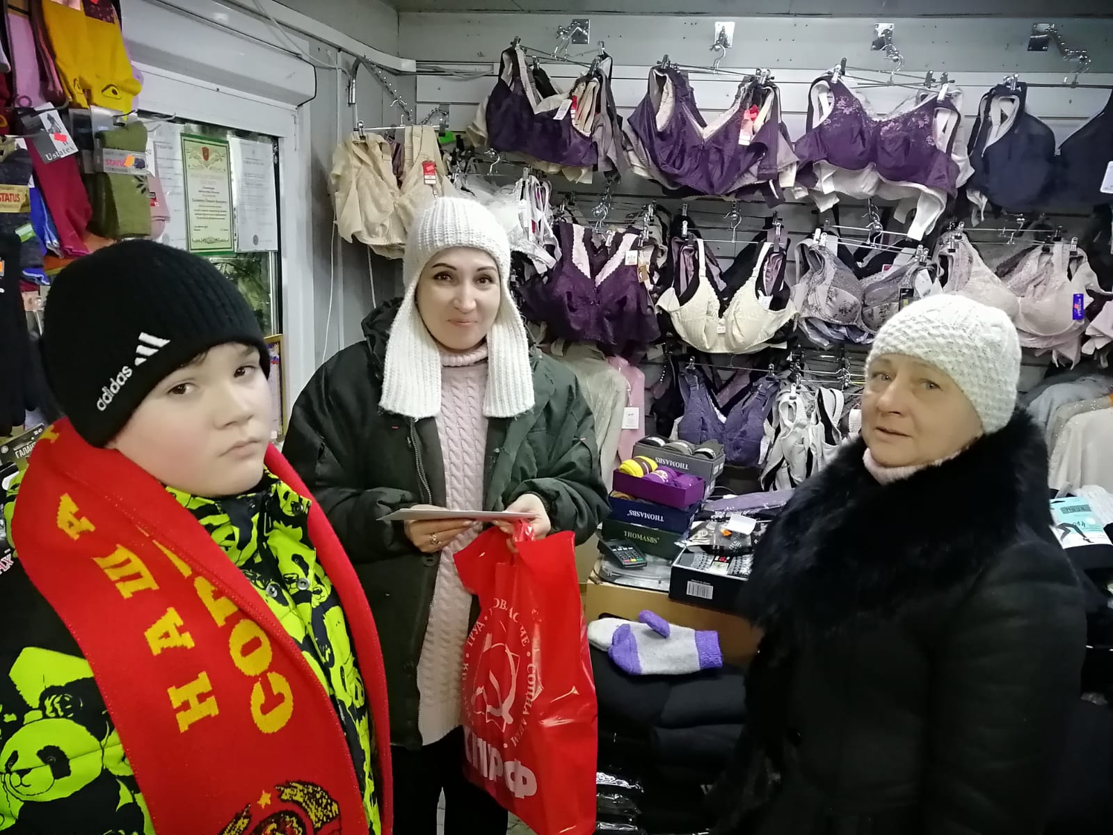 Праздничные подарки от КПРФ в канун Нового Года