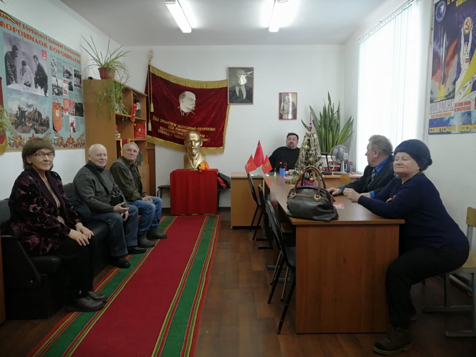 Шаховские коммунисты начали Новый год с приема в ряды КПРФ!