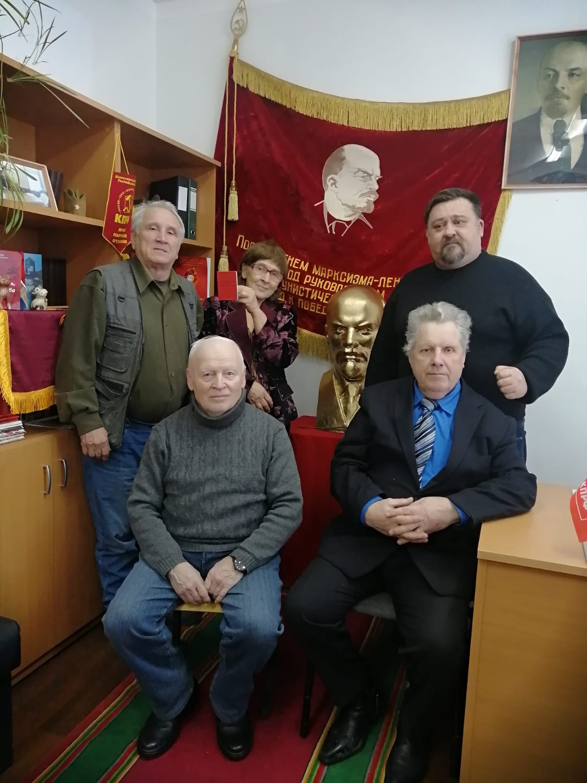 Шаховские коммунисты начали Новый год с приема в ряды КПРФ!