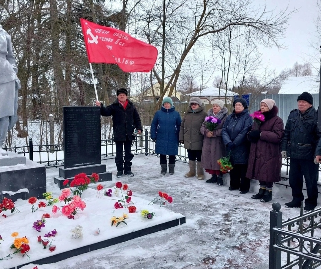 Коммунисты г.о. Лотошино поздравили жителей д. Турово с 82-й годовщиной освобождения от фашистов