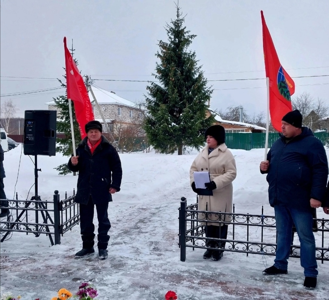 Коммунисты г.о. Лотошино поздравили жителей д. Турово с 82-й годовщиной освобождения от фашистов